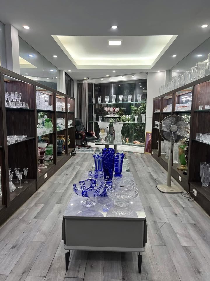 Cho thuê nguyên căn mặt phố Sơn Tây, Ba Đình 50m² - Không gian linh hoạt cho mọi loại hình kinh doanh!