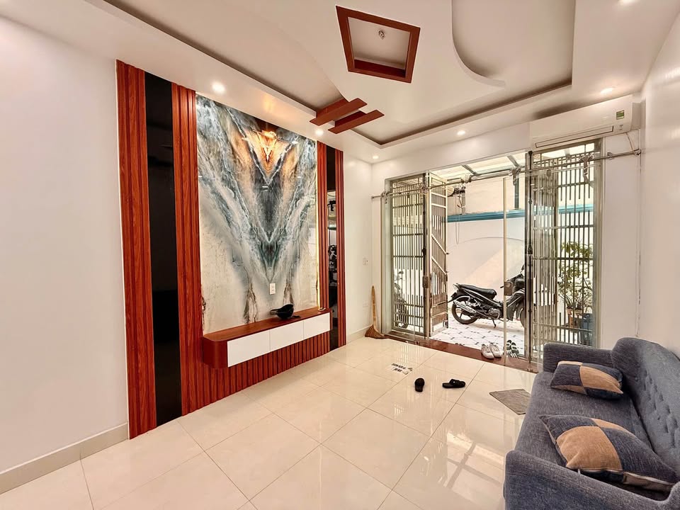 Nhà phố Miếu Hai Xã 36m² giá 2.88 tỷ - Sân cổng riêng, ô tô vào tận nơi!