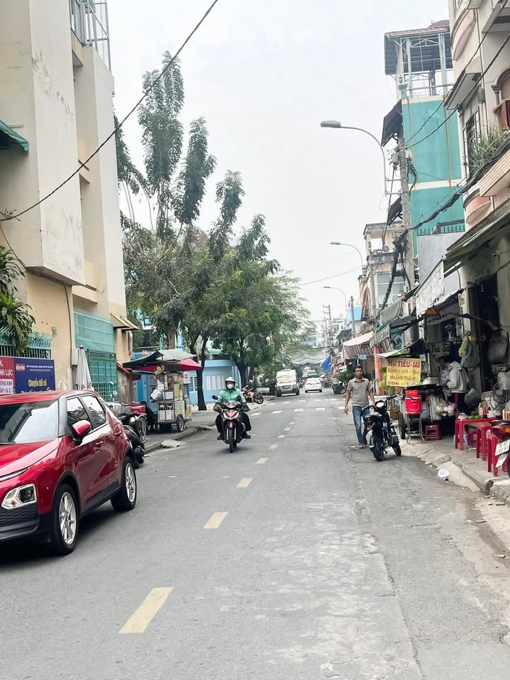 Nhà mặt tiền kinh doanh Tân Phú 76m² giá 9.199 tỷ - Khu vực sầm uất, tiện lợi!