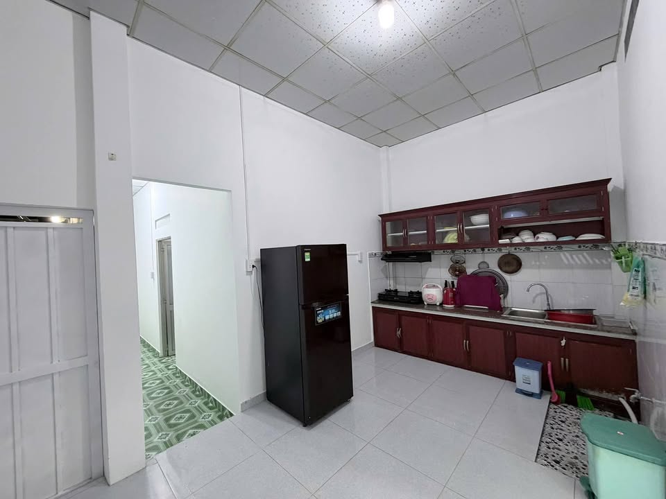 Nhà riêng Tân Hiệp Hóc Môn 110m² giá 2 tỷ - Sổ đỏ chính chủ, giá tốt hiếm có!