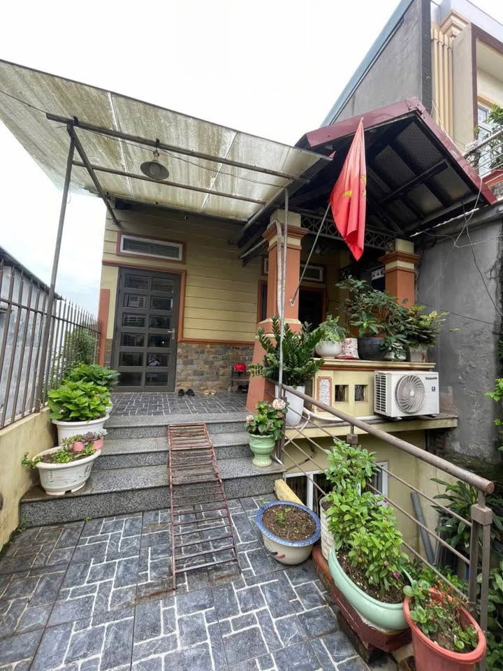 Nhà 2 tầng tại Trưng Vương, Việt Trì 95m² giá 3 tỷ - Thiết kế hiện đại, gần tiện ích!