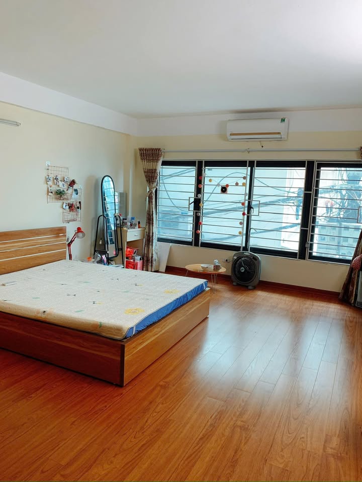 Phòng trọ Ngã Tư Sở 25m² - Khép kín, giá thỏa thuận tiện lợi!