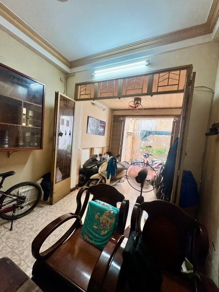 Nhà 4 Tầng BTCT Võ Văn Kiệt, Quận 1, Giá 8.8 Tỷ - Hẻm Morning Đậu Cửa!