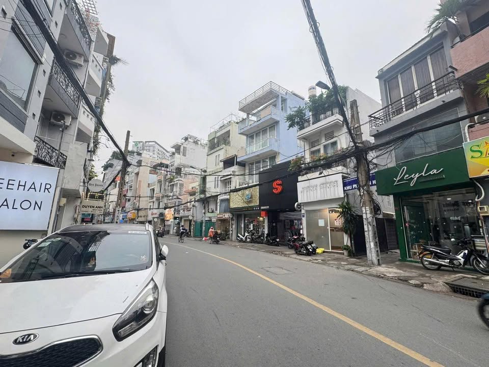 Nhà phố 2 mặt tiền Huỳnh Văn Bánh, Phú Nhuận 40m² giá 14.5 tỷ - Vị trí đắc địa gần Quốc Tế