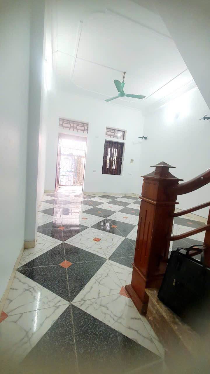 Nhà 1,5 tầng phường Quảng Thành 100m² giá chỉ 1.75 tỷ - Tiện ích đầy đủ xung quanh!