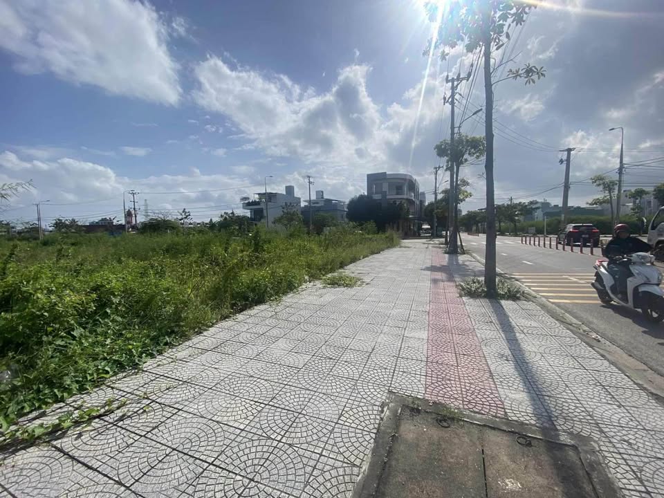 Lô đất Hòa Xuân 100m² giá 11 tỷ - Cơ hội sở hữu đất vàng không thể bỏ lỡ!