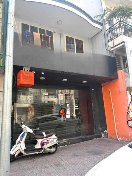 Nhà mặt tiền đường Huỳnh Văn Bánh, Phú Nhuận 80m² giá 36 triệu - Kinh doanh tự do ngay!