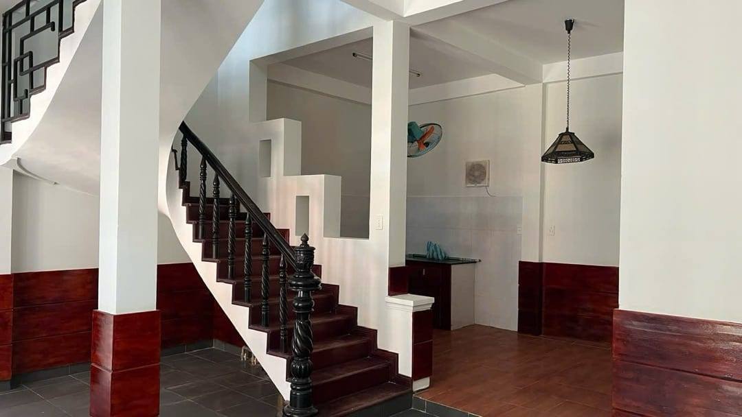 Nhà 3 tầng lô góc Hoàng Diệu, Đà Nẵng 88m² giá 7.9 tỷ - Ngõ kinh doanh sầm uất!