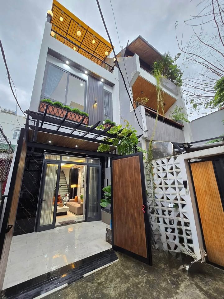 Nhà 3 Tầng kiệt Trần Cao Vân, Đà Nẵng 70m² - Thiết kế thông tầng, sẵn nội thất!