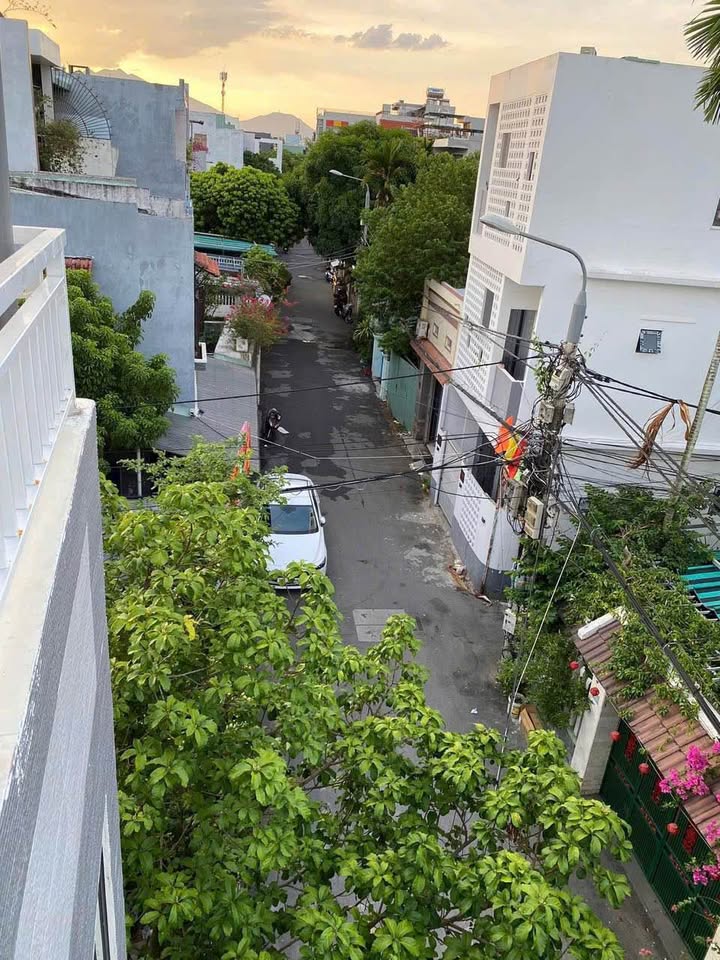 Nhà 3 tầng mặt tiền kiệt Hà Huy Tập 53m² giá 3.85 tỷ - Không thể bỏ lỡ!