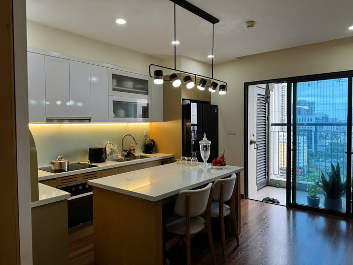 Căn hộ Home City Cầu Giấy 70m² giá 8.1 tỷ - View đẹp, sẵn sàng vào ở!