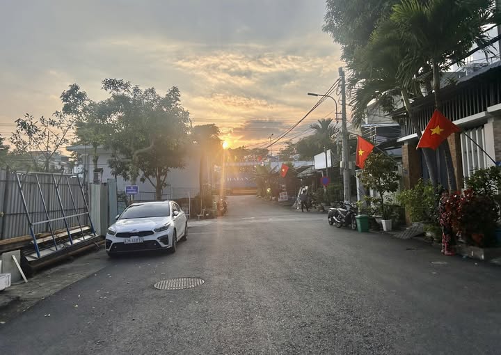 Nhà 2.5 Tầng Khuê Mỹ, Ngũ Hành Sơn 94m² giá 7.4 tỷ - Đường rộng ô tô tránh nhau!