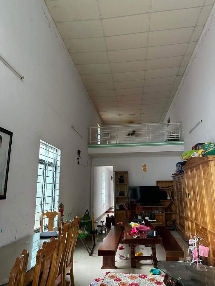 Nhà mặt tiền đường Hoàng Thị Loan, phường Quang Trung, Kon Tum 155.4m² giá 2.5 tỷ - Vị trí kinh doanh đắc địa!