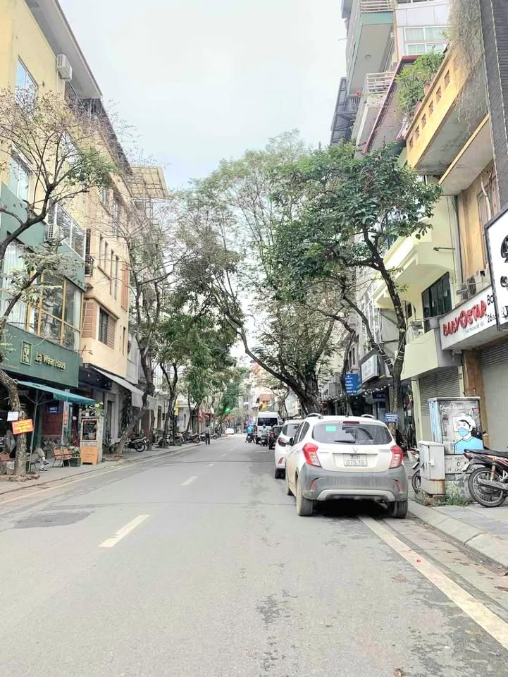 Nhà mặt phố Sơn Tây, Ba Đình 120m² giá 50 tỷ - Vị trí đắc địa cho kinh doanh!