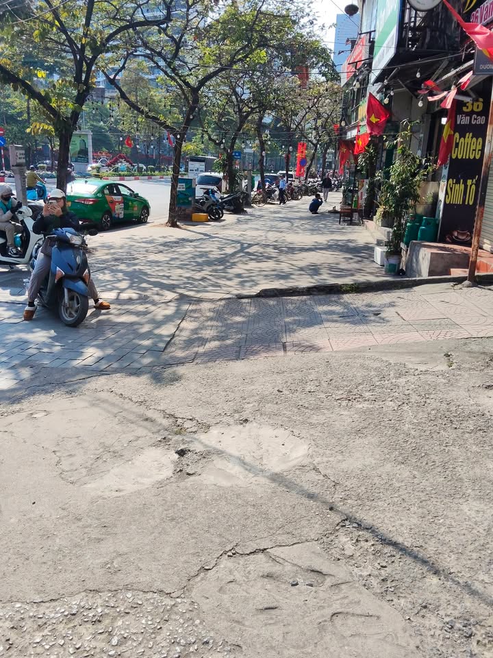 Nhà phố Văn Cao 51m² giá 13.8 tỷ - Sổ đỏ đẹp, mặt tiền rộng!