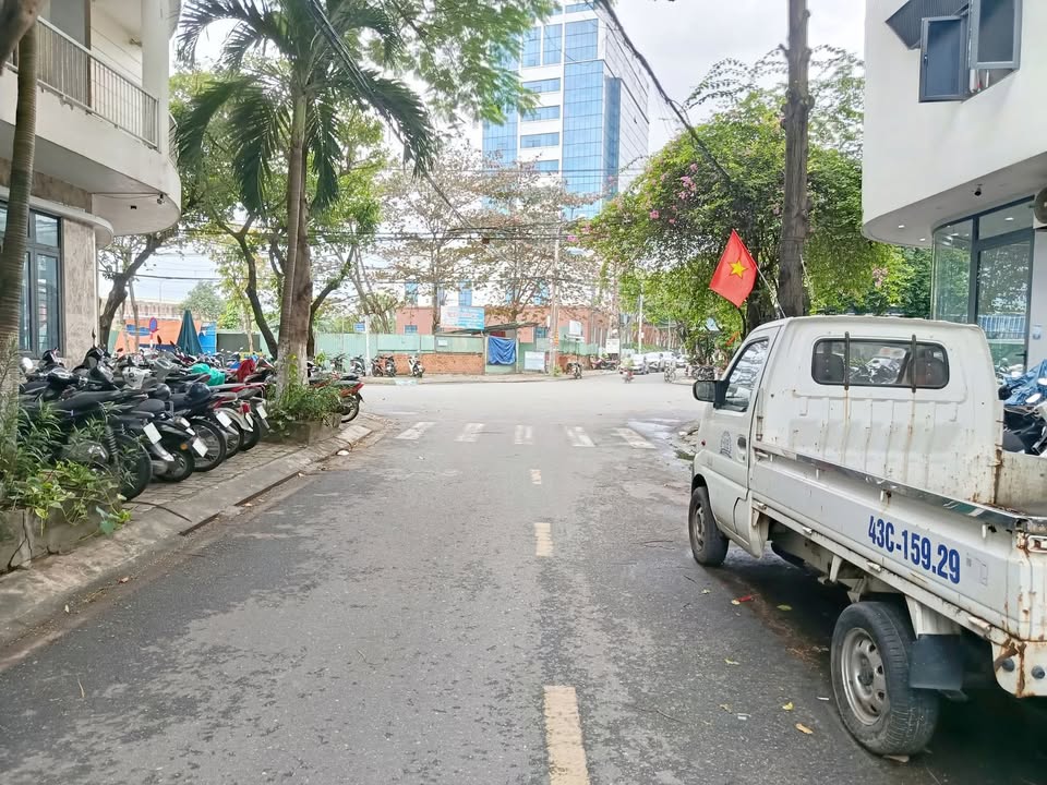 Nhà phố Hải Châu Đà Nẵng 103m² giá 9 tỷ - Kinh doanh sầm uất ngay mặt tiền!