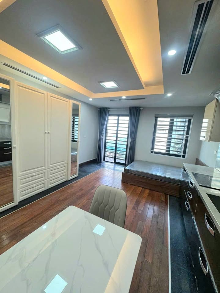 Cho thuê Studio Mặt Phố Linh Lang, Ba Đình - Full nội thất, ô tô đỗ cửa!