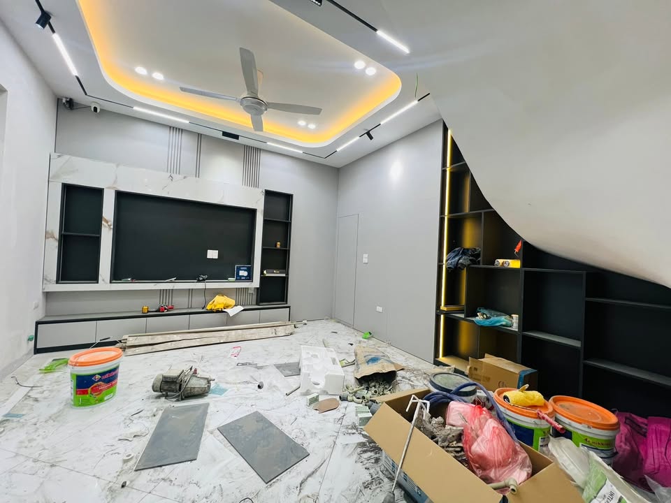 Nhà 4 tầng phường Tương Mai 40,5m² giá 9,8 tỷ - Full nội thất, chính chủ bán gấp!