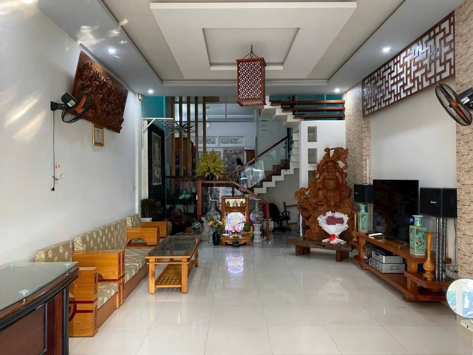 Nhà phố mặt tiền Hai Bà Trưng, Hội An 100m² giá 16 tỷ - Đầu tư sinh lời ngay!