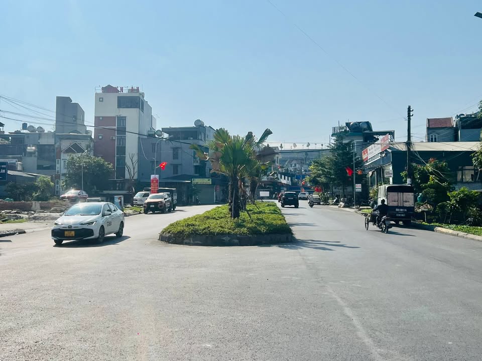 FrontHouse đường Bãi Muối, Hạ Long 90m² chỉ 7 tỷ - Kinh doanh tốt, vị trí đắc địa!