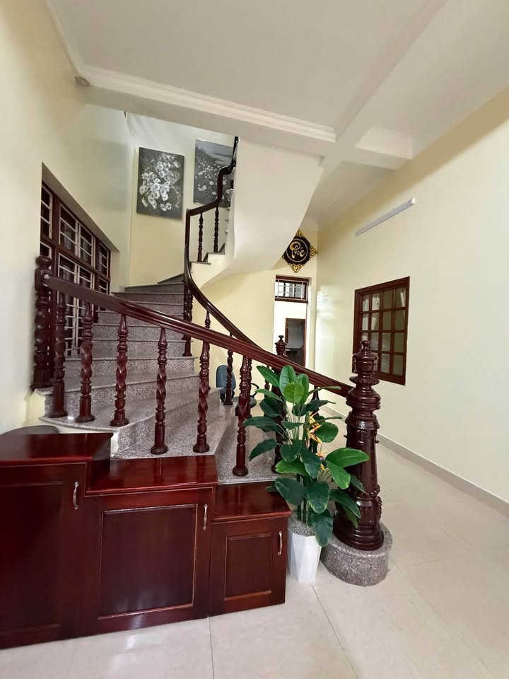 Nhà 3 tầng Ngô Thì Sỹ, 137m² giá 6 tỷ - Mặt tiền gần 10m hiếm có!