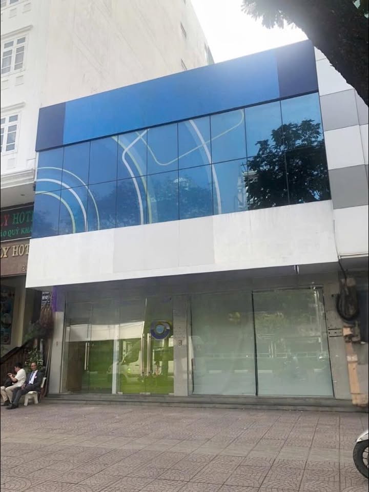 Mặt bằng cho thuê mặt tiền đường Hoàng Diệu, quận 4, 200m² - Dễ dàng nhận diện thương hiệu!