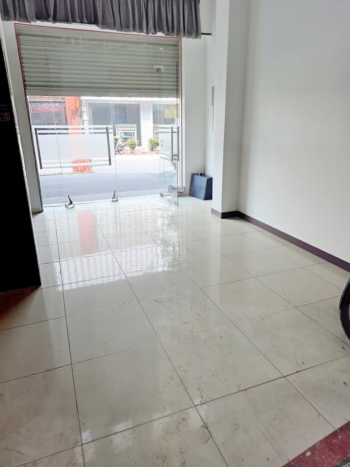 Cho thuê mặt bằng kinh doanh Huỳnh Văn Bánh, Phú Nhuận 28m² - Nhà mới, vị trí đắc địa!