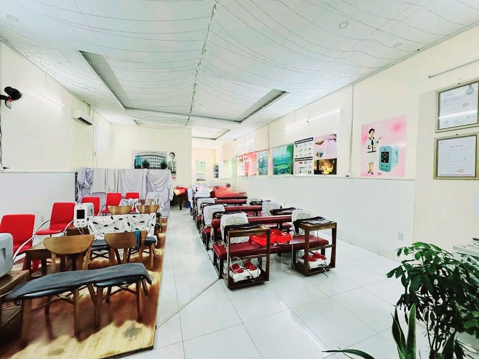 Nhà cho thuê mặt tiền Phú Nhuận 154m² giá 30 triệu - Kinh doanh sầm uất!