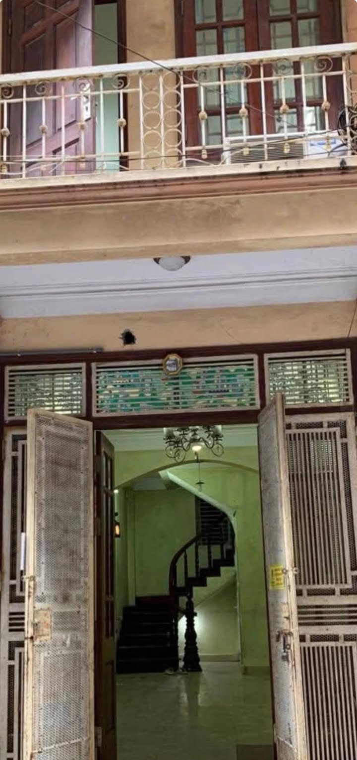 Nhà cho thuê mặt ngõ ô tô phố Dương Văn Bé - Q. Hai Bà Trưng 30m² chỉ 10 triệu/tháng!