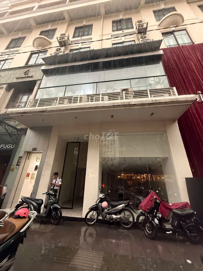 Nhà Mặt Tiền Đường Đồng Khởi Quận 1 120m² giá 110 triệu - Kinh doanh đa ngành nghề!