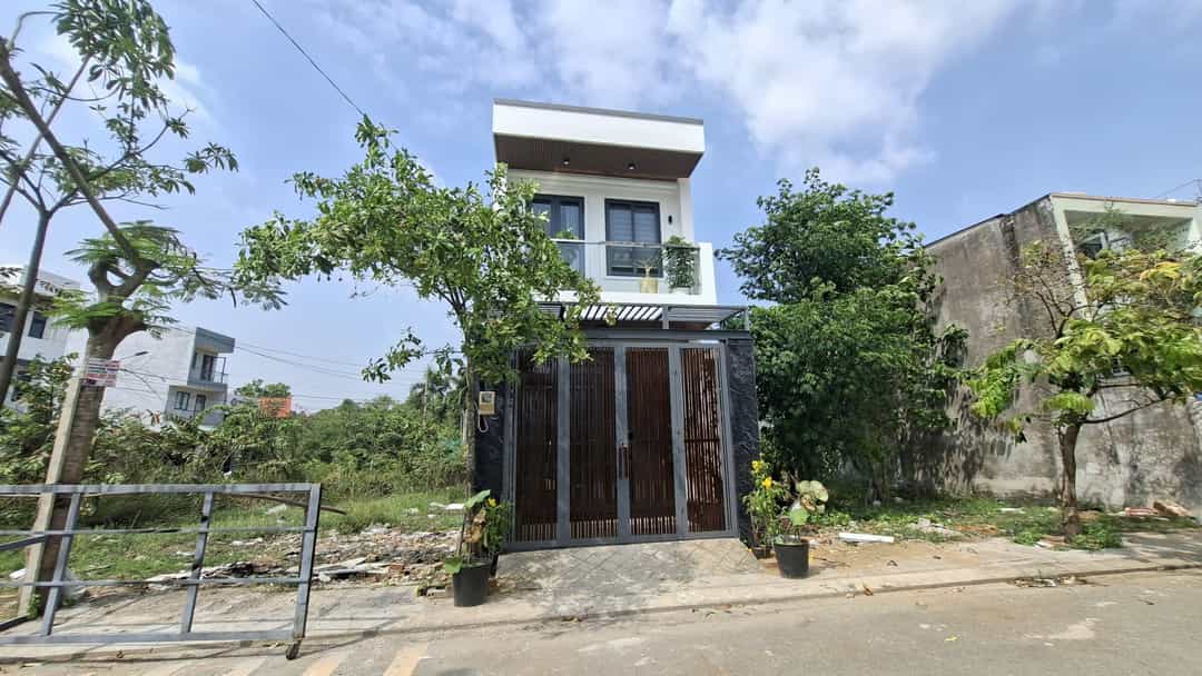 Nhà 2 Tầng Đẹp 54m² Đường Xe Hơi 8m – Long Phước – Giá 3.85 Tỷ