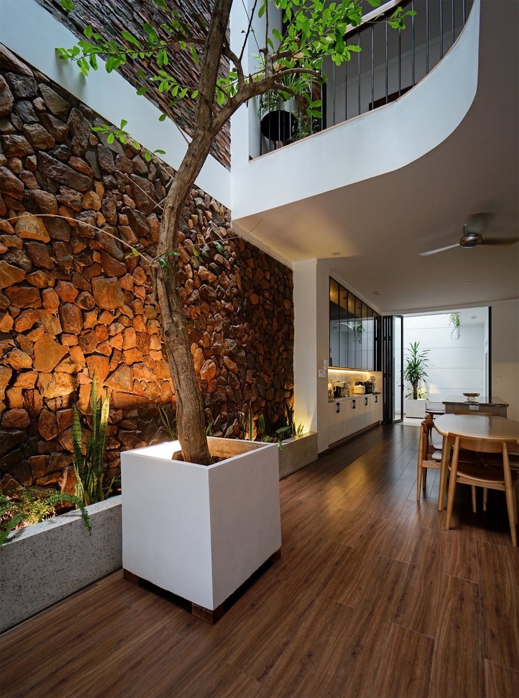 Biệt thự 3 tầng Thạch Bàn, Long Biên 110m² giá 27 tỷ - Mặt tiền 20m cực hiếm!