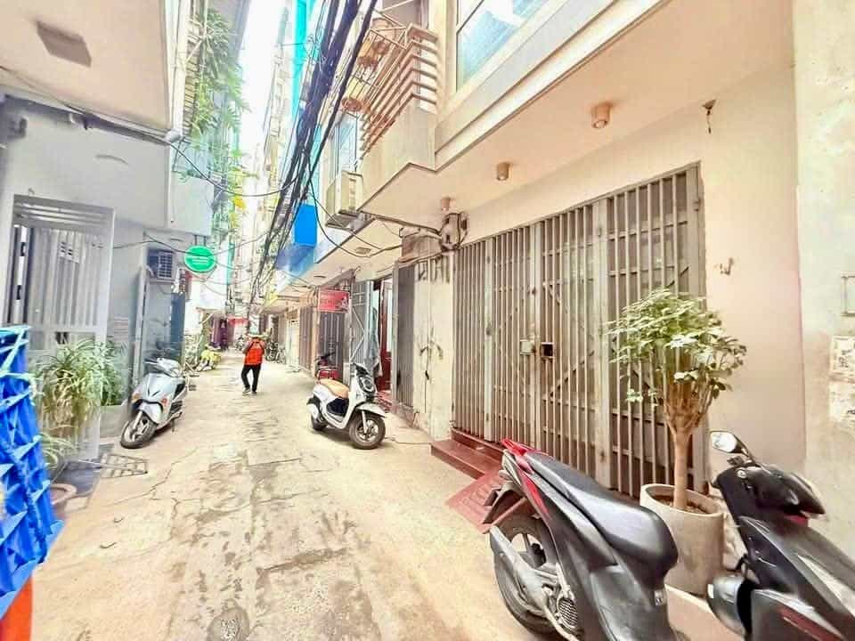 Bán nhà Nguyễn Văn Huyên, Cầu Giấy, 53m², 5 tầng, 6 ngủ - Ngõ rộng thoáng, 13.8 tỷ