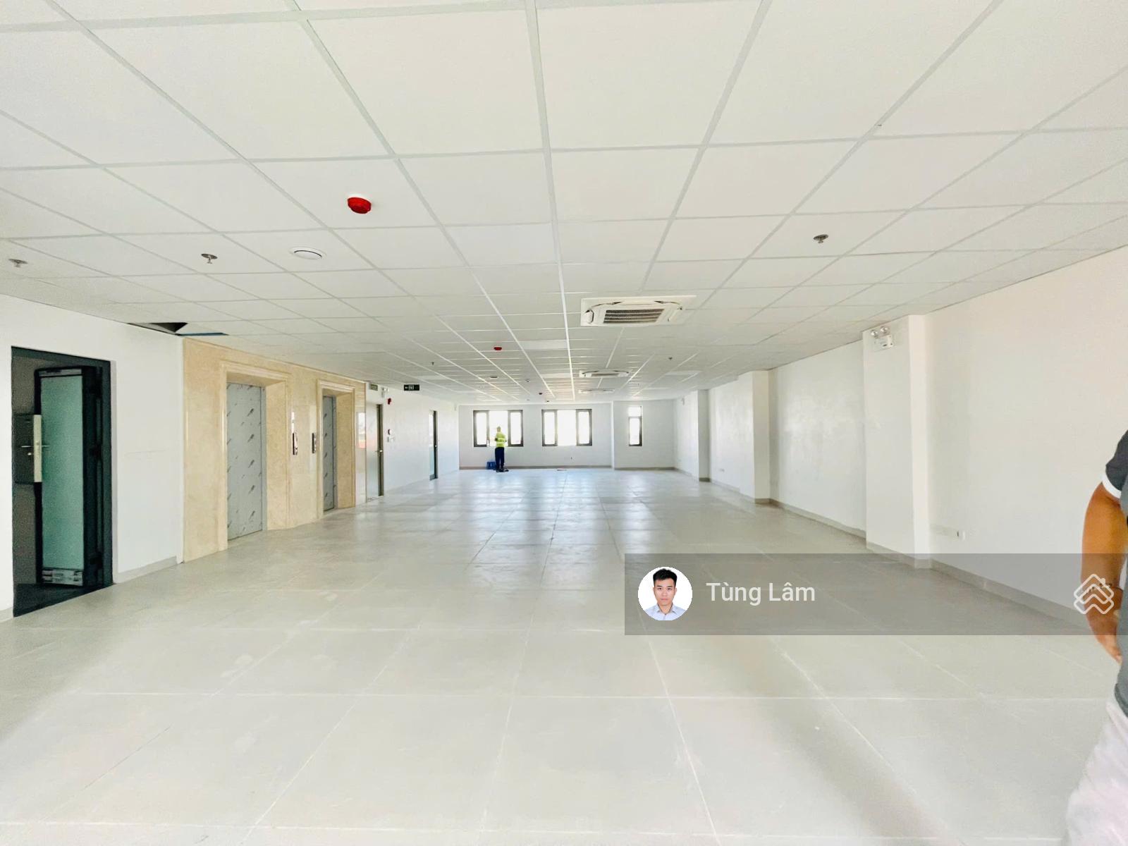 Cho thuê Văn phòng Chùa Láng, Đống Đa 280m² chỉ 45 triệu/tháng - Tòa nhà chuyên nghiệp, tiện ích đầy đủ!