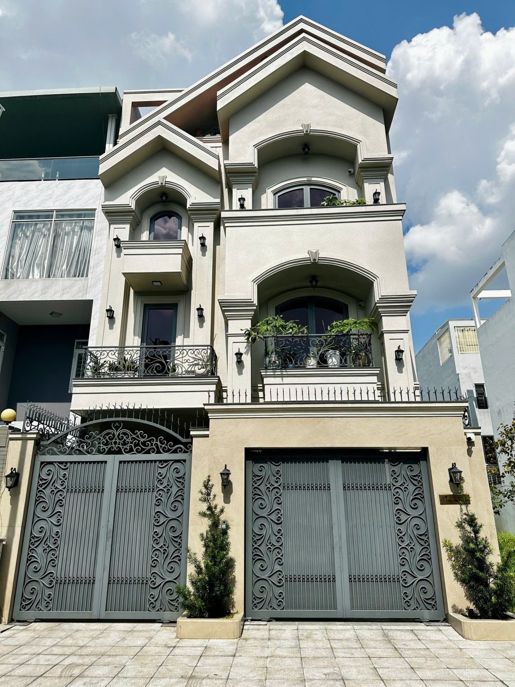 Biệt thự 4 tầng tại Cao Đức Lân 200m² giá 45 tỷ - Vị trí đắc địa, pháp lý chuẩn!