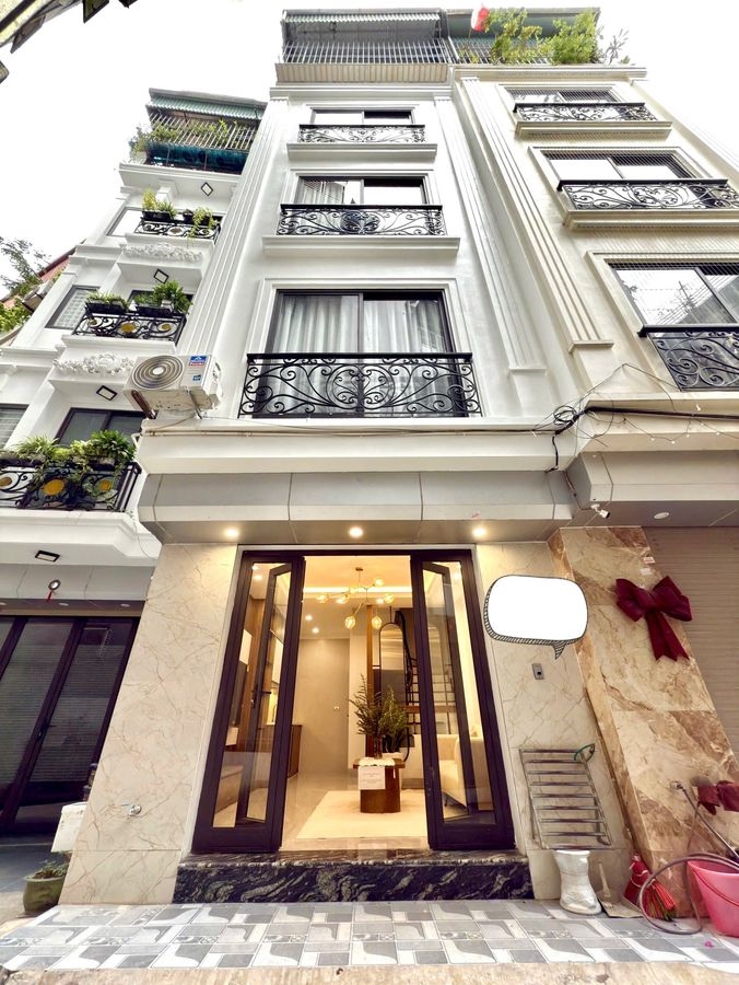 Nhà Ngọc Thụy, Long Biên 32m² giá 9.5 tỷ - Ô tô đỗ cửa, Full nội thất!