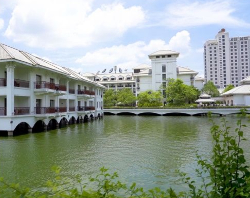 Tòa nhà 10 tầng mặt Hồ Tây, phố VIP Quảng Bá, 150m², giá 146 tỷ - Đầu tư sinh lời bền vững!