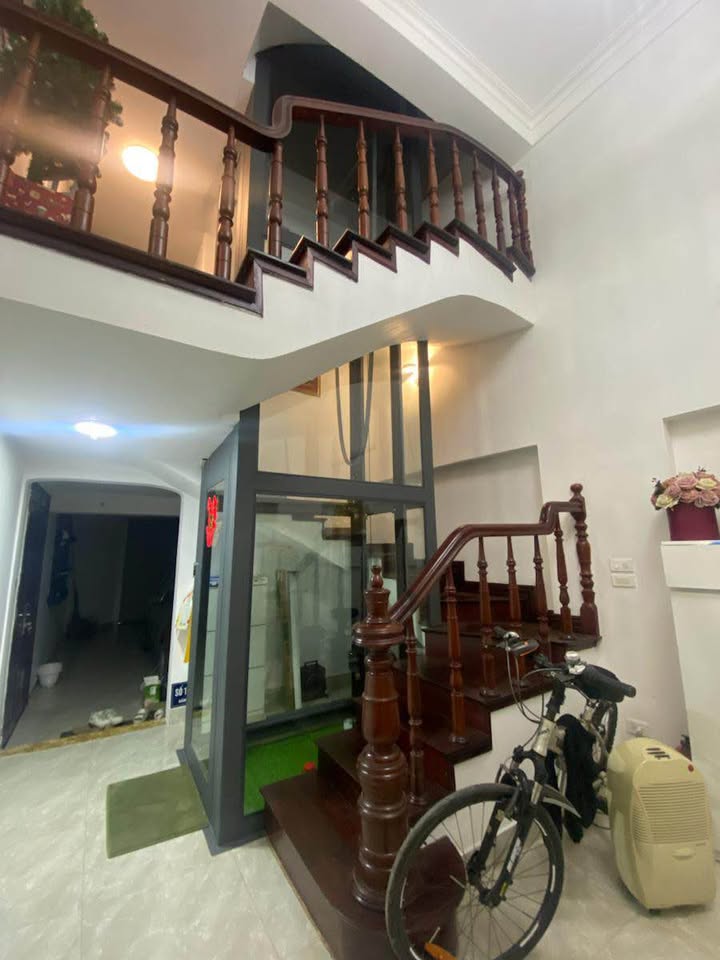 Nhà lô góc Đầm Trấu, Hai Bà Trưng, 44m² giá 28.2 tỷ - Thang máy, gara ô tô, hai mặt đường!