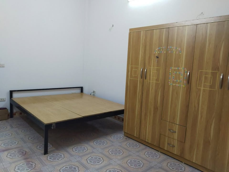 Phòng cho thuê tại Ngõ 467 Lĩnh Nam, 2.5 triệu - Sẵn sàng ở ngay!