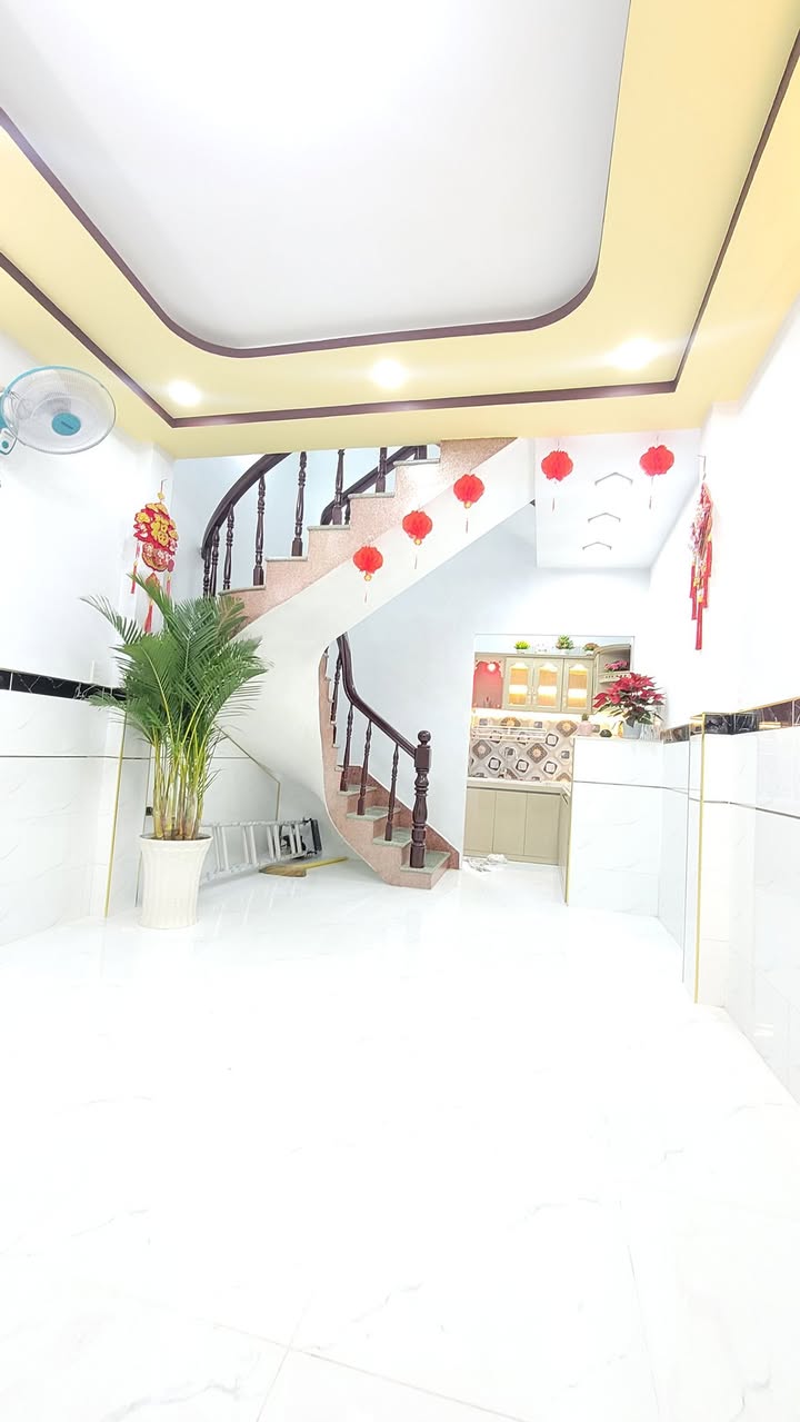 Nhà 3 tầng hẻm xe hơi 50m² tại Bình Tân - Giá chỉ 4 tỷ, sổ hồng chính chủ!