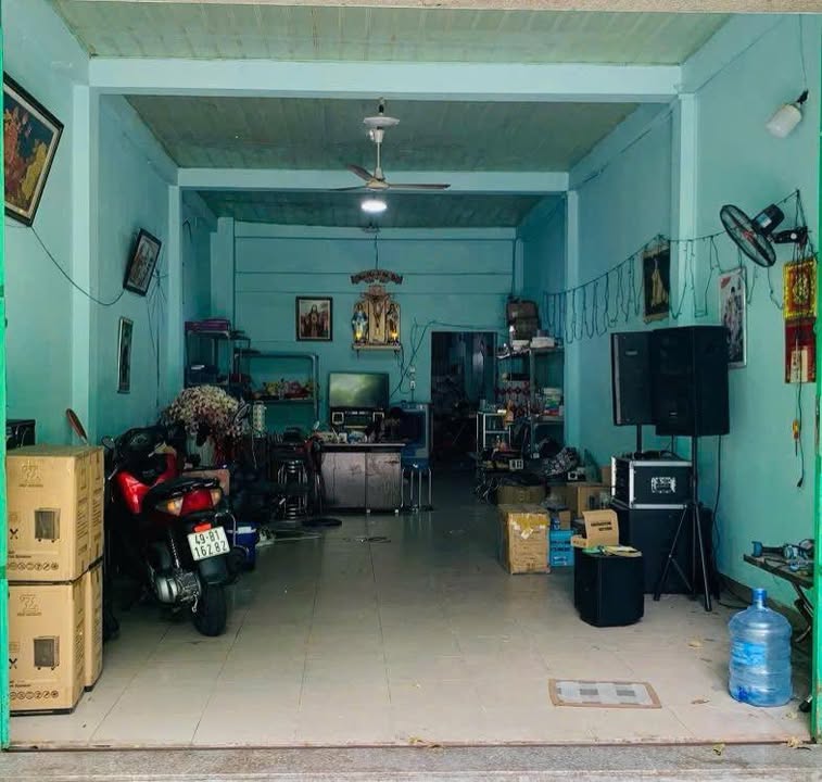 Kho cho thuê tại hẻm xe tải Khuông Việt, quận 11, 125m² giá 18 triệu - Phù hợp làm xưởng may và in ấn!