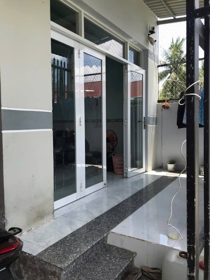 Nhà riêng Phú Tân Bến Tre 100m² giá 1.2 tỷ - Sổ đỏ chính chủ, thổ cư 100%!