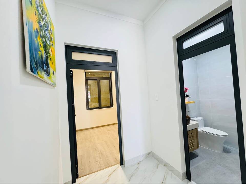 Nhà mới bán hẻm Bùi Dự, Pleiku 76m² giá 1.99 tỷ - Thiết kế hiện đại, đầy đủ công năng!