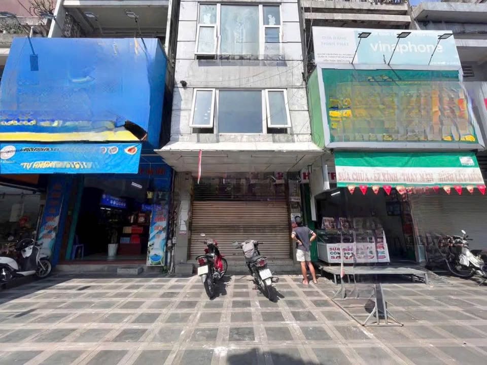 Cho thuê mặt bằng mặt tiền đường 3 Tháng 2, Quận 10, 48m² - Vị trí đắc địa cho kinh doanh!