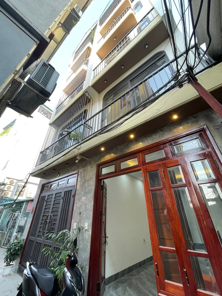 Nhà Thạch Bàn 35m² giá 6.95 tỷ - Đầy đủ nội thất sang trọng!