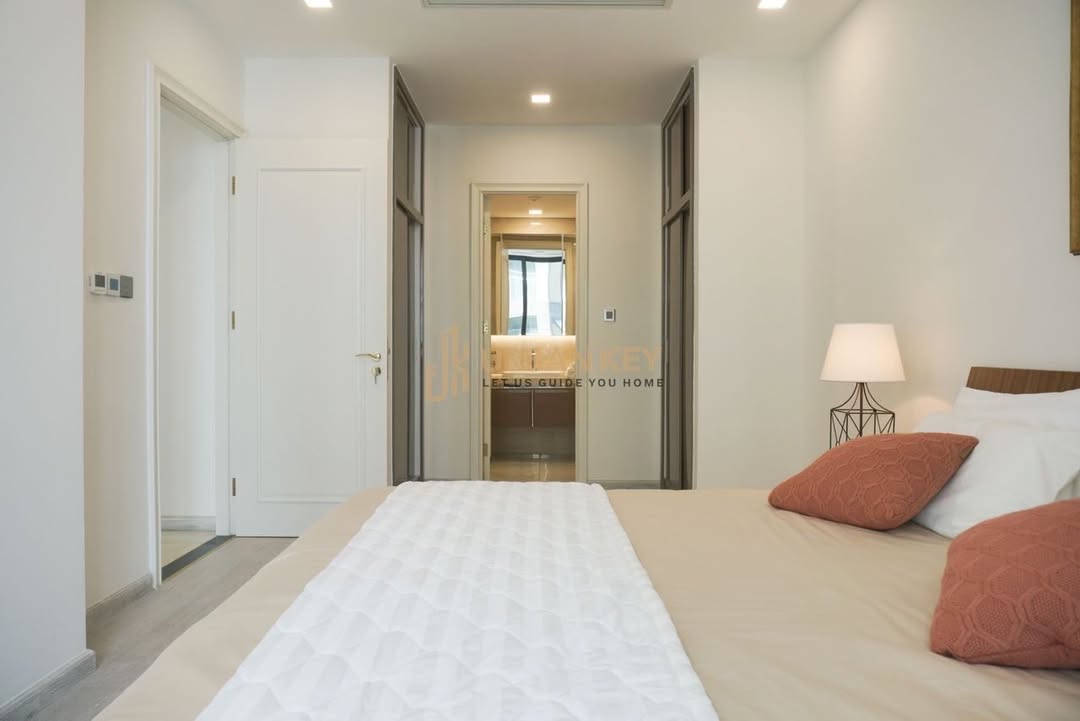 Căn hộ Vinhomes Golden River quận 1 86m² giá 18.5 tỷ - Sẵn sàng vào ở ngay!