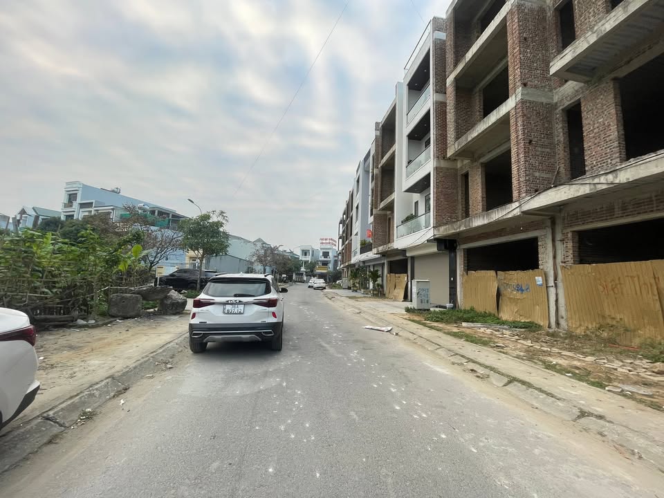 Nhà 4 tầng tại Đông Vệ, Thanh Hóa - Giá 5.3 tỷ - Kinh doanh đỉnh cao!