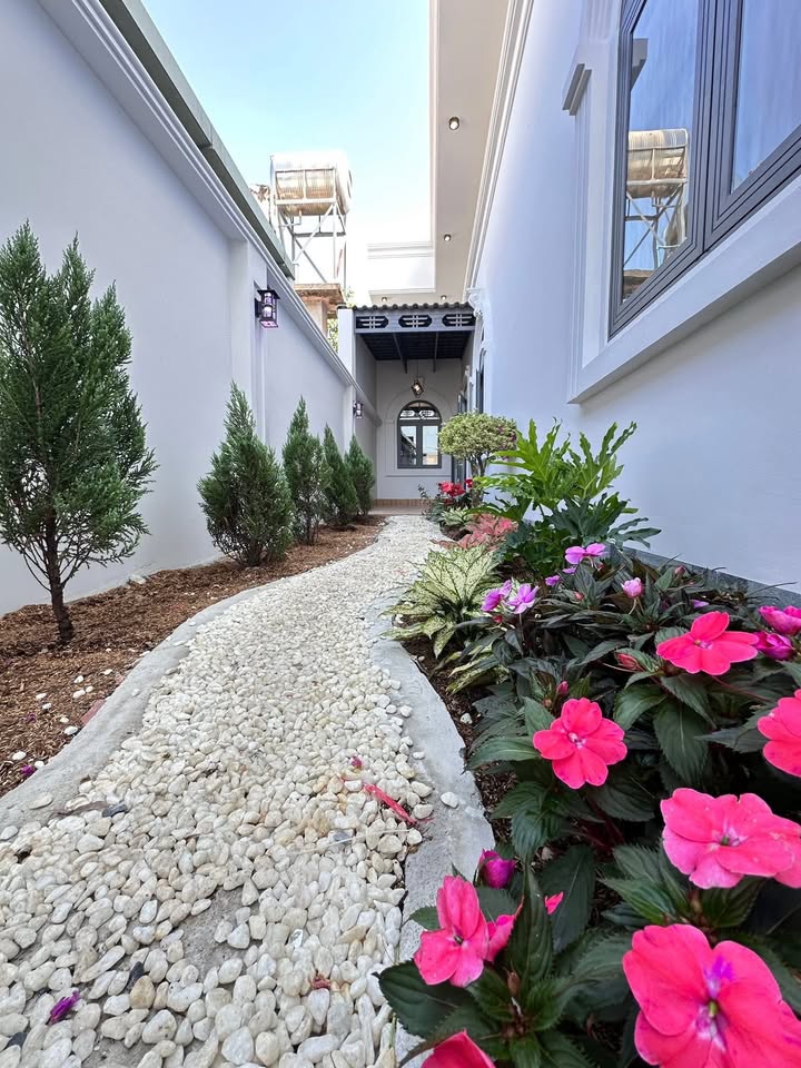 Nhà phố tân cổ điển 110m² tại Long Hoa, Tây Ninh - Đầy đủ tiện ích, giao dịch trực tiếp!