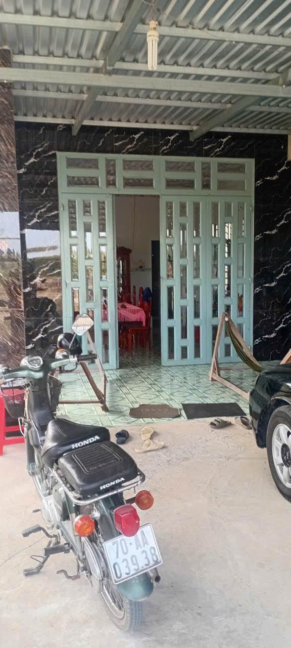 Nhà bán ấp Trảng Cỏ, Đôn Thuận 228m² giá 700 triệu - Khu vực đông dân cư, oto tới đất!