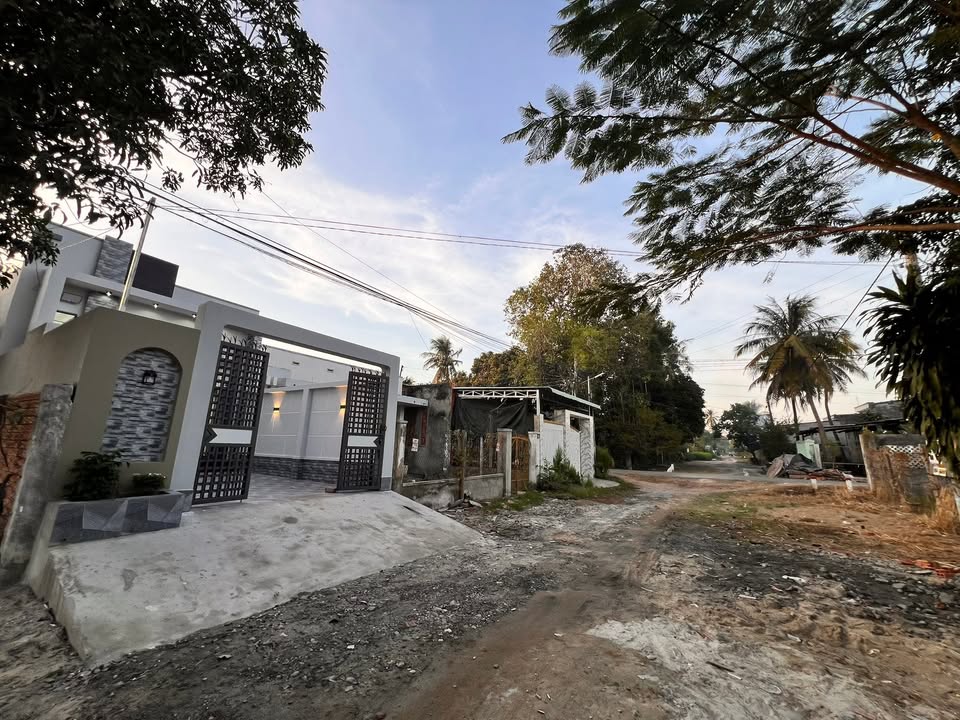 Nhà cấp 4 hiện đại Long Hoa, Tây Ninh 138m² giá 1.37 tỷ - Sẵn sàng vào ở ngay!